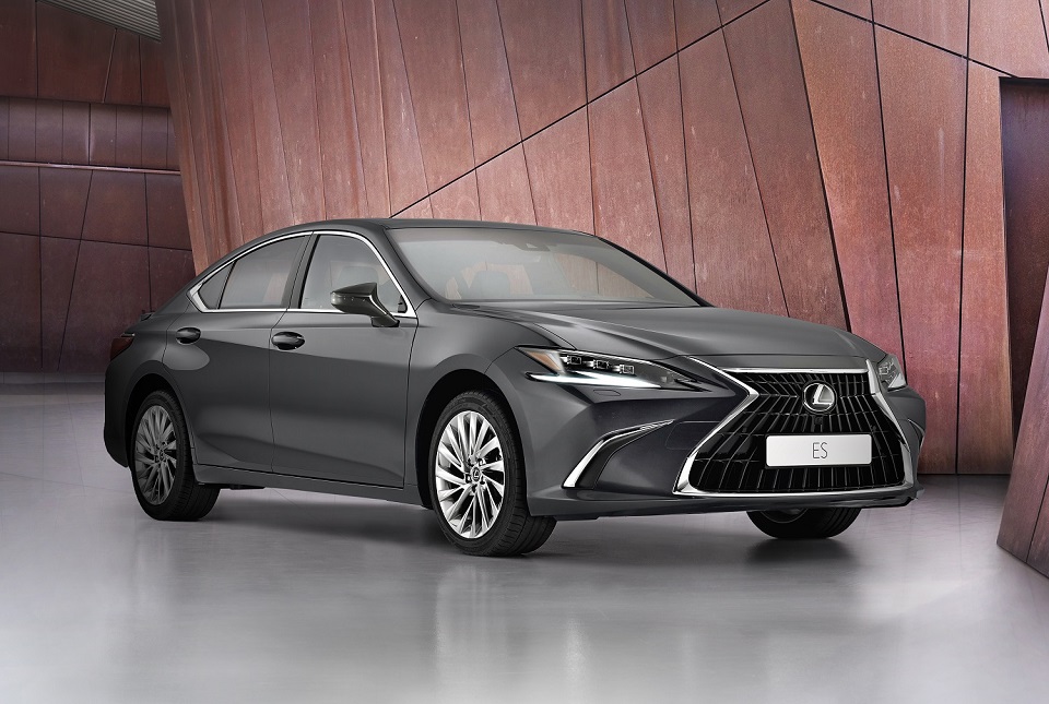 Мировая премьера обновлённого бизнес-седана Lexus ES